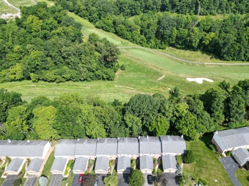 7029 Clubview Dr, Bridgeville, PA 15017-3600