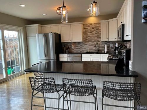 376 Green Mountain Rd, Mahwah, NJ 07430-2724