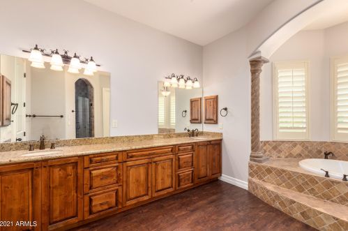 2710 Cattle Dr, Gilbert AZ  85297-8116 exterior