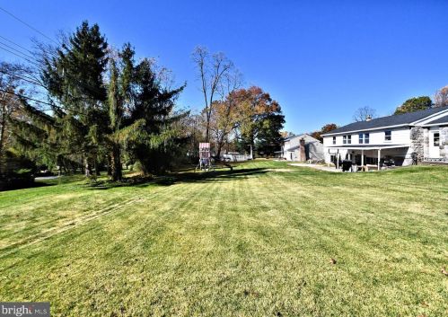 1472 Timberline Dr, Pottstown PA  19465-7234 exterior
