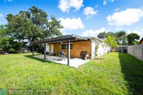 4051 41st Ct, Hollywood FL  33021-1819 exterior