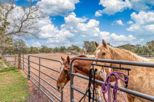 455 Color Cv Rd, Sedona AZ 86336-3637 exterior