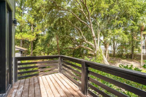 124 Sparrow Dr, Isle Of Palms SC  29451-2514 exterior