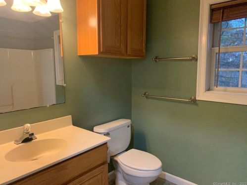 58 Johnson Cove Rd, Norwich CT  06351-1022 exterior