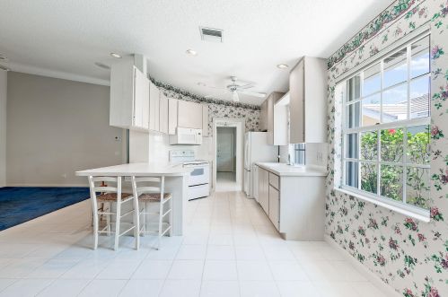 4426 Lacey Oak Dr, West Palm Beach, FL 33410-6106