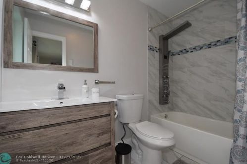 8421 17 Ct, Hollywood FL 33028 exterior