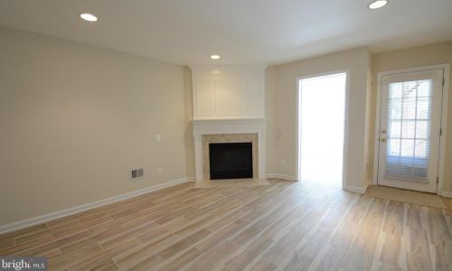 6353 Dunn Ct, Springfield VA  22150-7840 exterior
