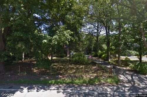 131 Hallock Rd, Lake Grove, NY 11755-1401