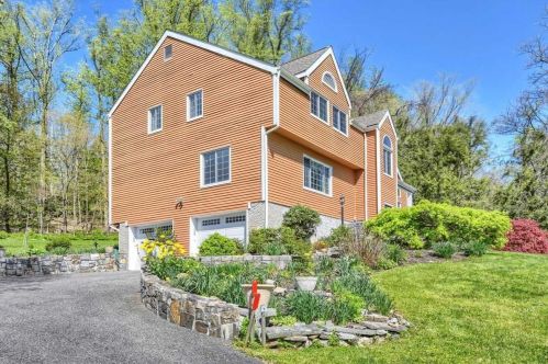 63 Hillside Ter, Mahopac, NY 10541-4314