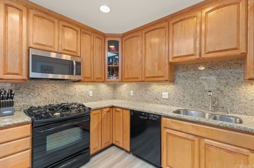 10421 La Cima Dr, Whittier CA  90603-2233 exterior