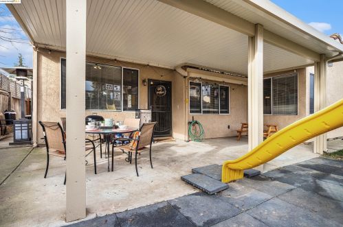 5339 Lakespring Dr, Oakley CA  94561-3142 exterior