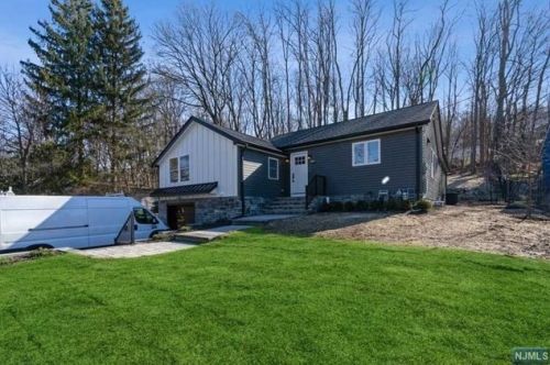 676 Ramapo Valley Rd, Oakland NJ  07436-3003 exterior