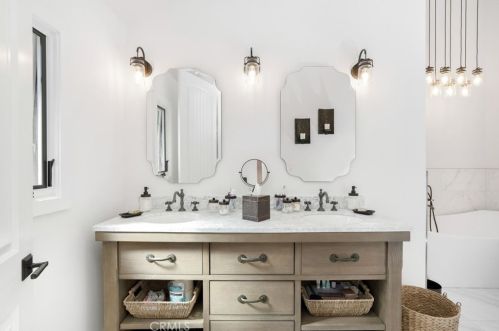 864 Kenneth Rd, Glendale CA  91202-1448 exterior