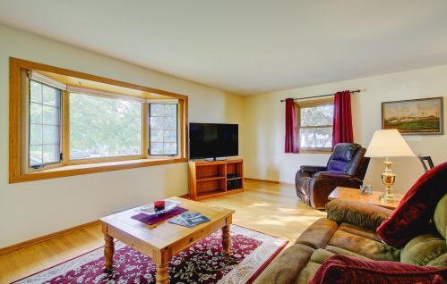 5396 Meadow Dr, Greendale, WI 53129-1418