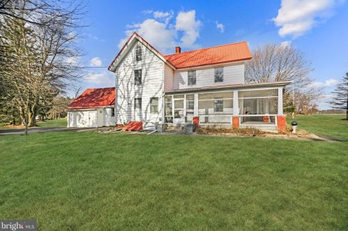 7384 Shawnee Rd, Slaughter Beach, DE 19963-3435