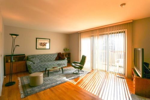 237 Strawberry Hill Ave, Stamford, CT 06902-2567