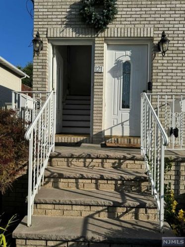 121 Philip Ave, Elmwood Park NJ  07407-2136 exterior