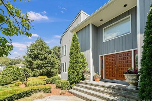 15 Deer Run, Rye Brook NY  10573-1300 exterior