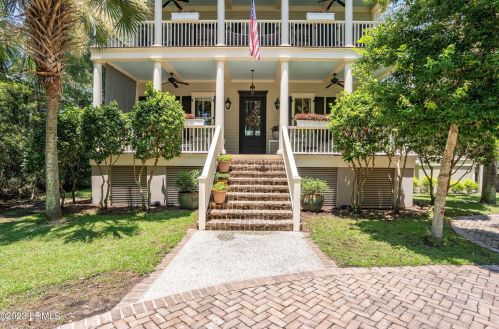 66 Bay Dr, Beaufort SC  29907-1755 exterior