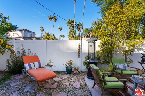 154 Navajo Ln, Topanga CA  90290-4451 exterior