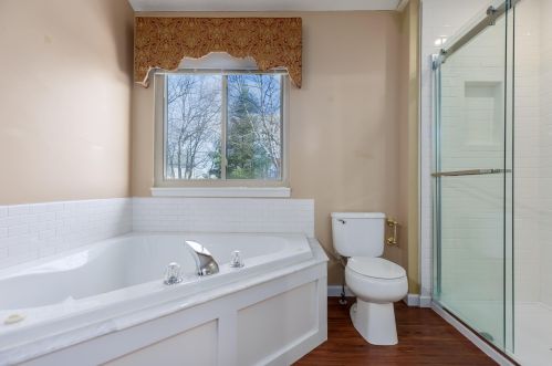 8526 Woodcreek Dr, Florence KY  41042-8237 exterior