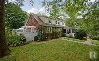 24 Christie Hill Rd, Tokeneke, CT 06820-3725