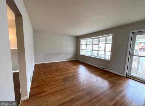 520 Marita Ann Dr, Northfield, NJ 08225-1423