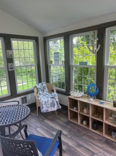 5 Guernsey Rd, Bloomfield CT  06002-3401 exterior