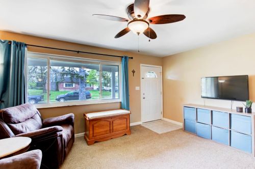 712 Danbury Rd, Cincinnati, OH 45240-3104