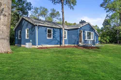 1313 Fiesta Ln, Thiensville WI  53092-5723 exterior