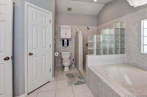 4241 Atlantic Ave, Daytona Beach FL 32127-7004 exterior