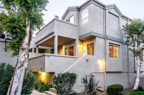 2064 Artesia Blvd, Torrance, CA 90504-3081