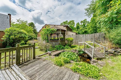 6802 Tunnelview Dr, Pittsburgh, PA 15235-2203