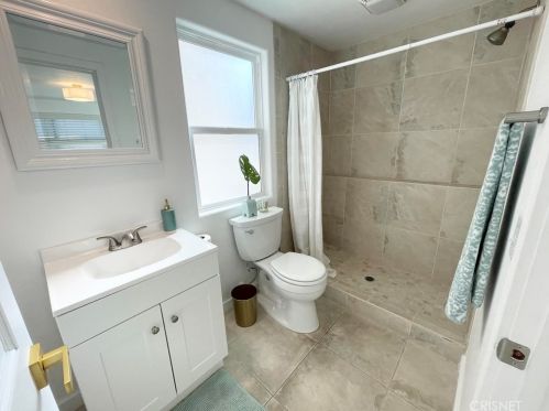 320 Rossmore Dr, Oxnard CA  93035-4465 exterior