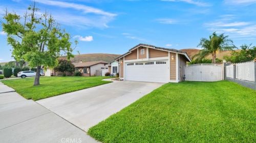 1537 Brookfield Ct, San Bernardino, CA 92407-3915