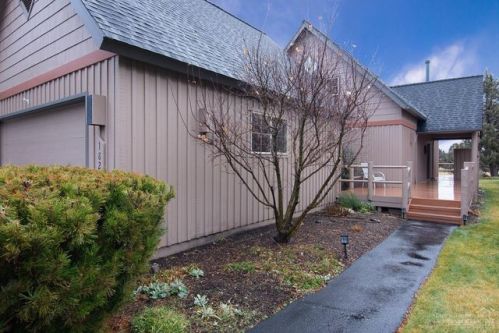 1825 Cinnamon Teal Dr, Eagle Crest OR  97756-8374 exterior
