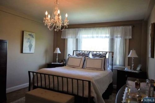 1375 River Rd, Edgewater NJ 07020-1518 exterior