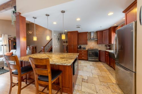 7861 Edgehill Rd, Greendale, WI 53129-1643