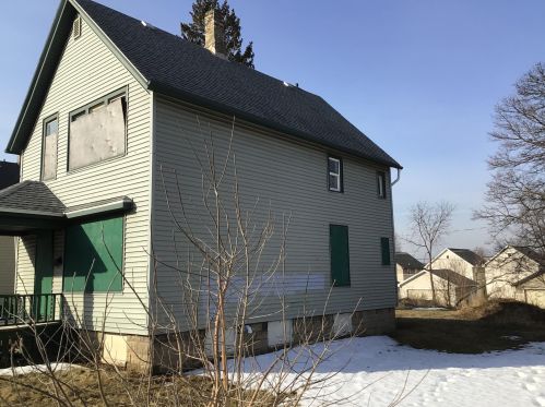 2749 1st St, Milwaukee, WI 53212-2401