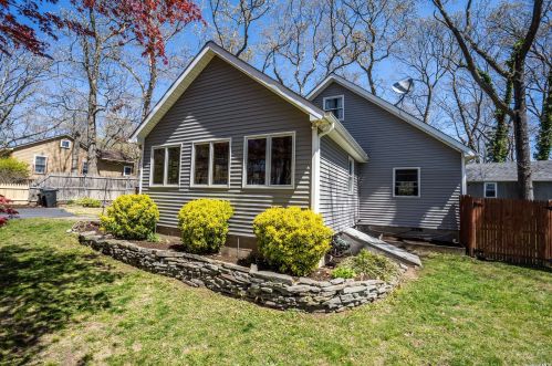 63 Wylde Rd, Mount Sinai, NY 11766-2404