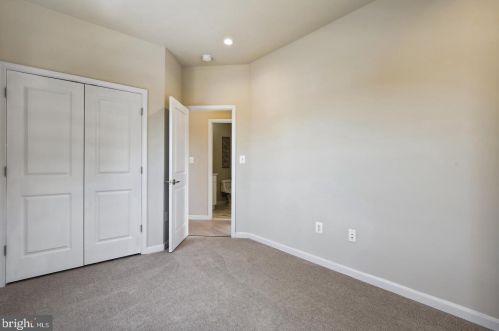 1610 Eastern Ave, Washington DC  20019-2708 exterior