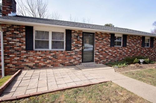 1905 Louise Dr, Glenshaw, PA 15116-3103