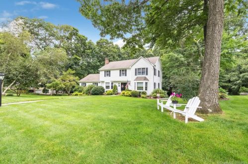 64 Rock Ridge Rd, Huntington, CT 06484-2152