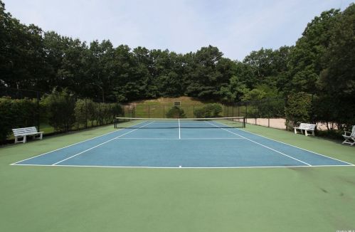 4 Sabrina Ct, Huntington Station NY  11746-4225 exterior