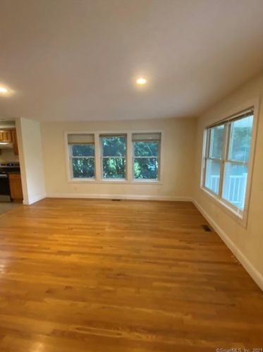 54 Baker Ave, Groton CT  06340-3921 exterior