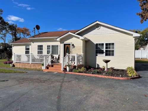 68 Crown St, Deer Park, NY 11729-6921