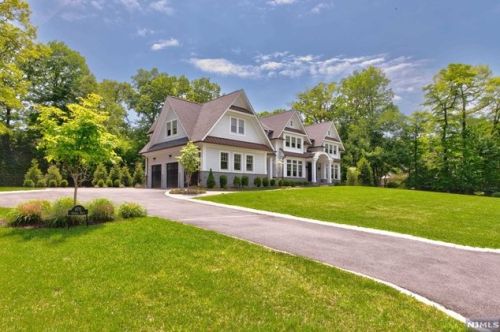 870 Seneca Rd, Franklin Lakes, NJ 07417-2825