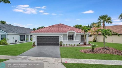 11092 Highland Cir, Boca Raton, FL 33428-2716