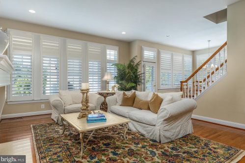 18345 Mid Ocean Pl, Leesburg VA 20176-7451 exterior