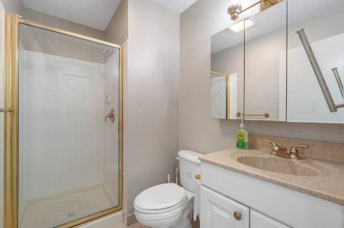 6260 Ocean Blvd, Boynton Beach FL  33435-5212 exterior